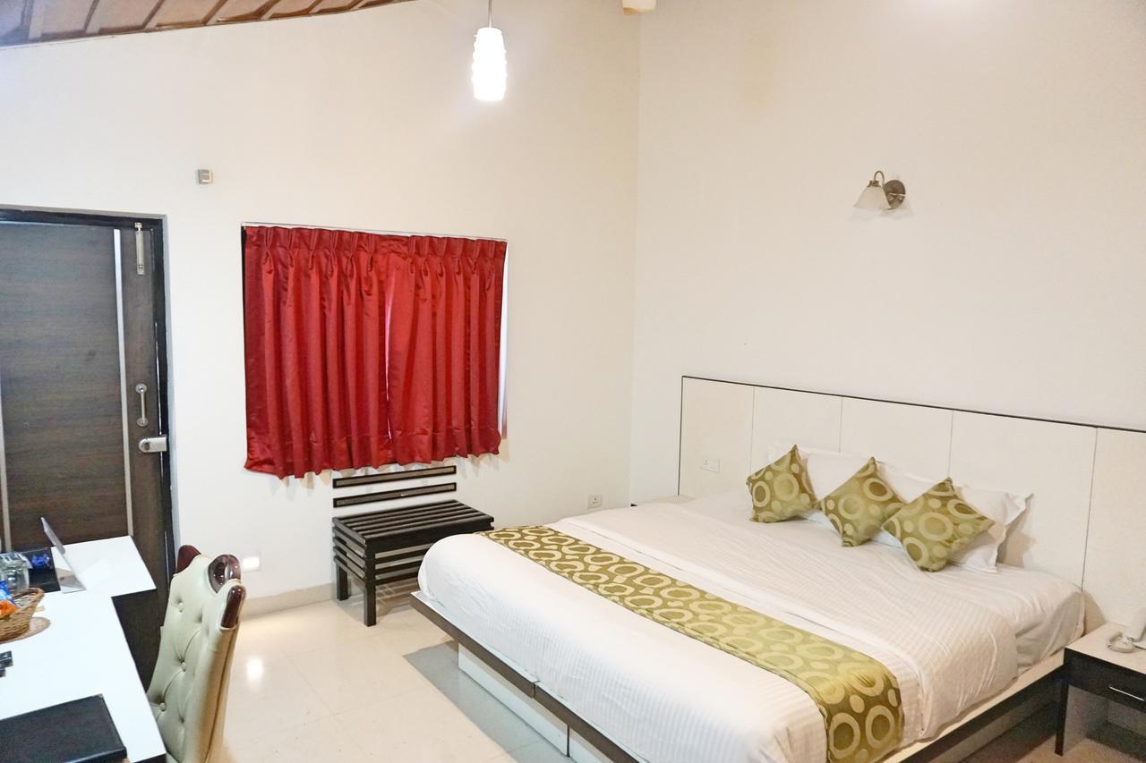 Ess & Bee Resorts Дхарамсала Екстериор снимка
